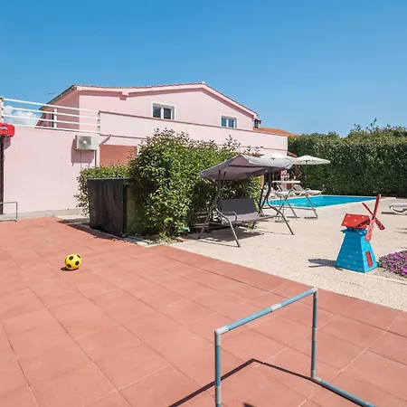 בית נופש Stunning In With Kitchen