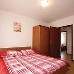 Сasa de vacaciones Awesome Home In Porec