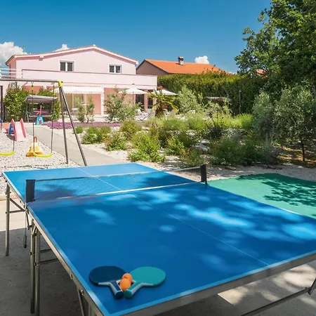 Holiday home Stunning In With Kitchen Porec