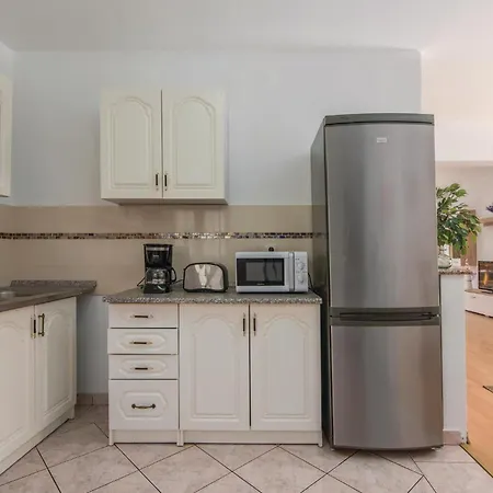 Stunning In With Kitchen