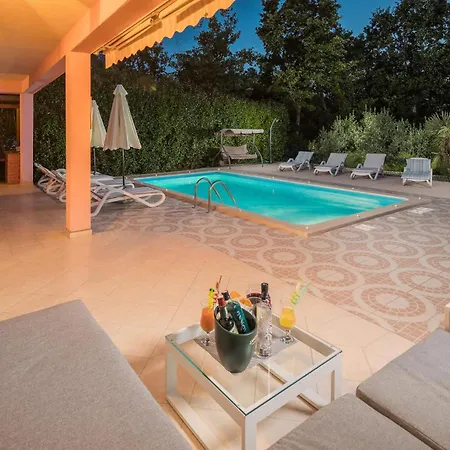 Stunning In With Kitchen Сasa de vacaciones