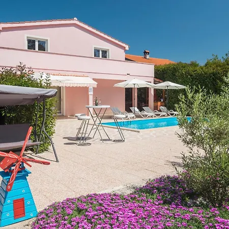 Сasa de vacaciones Stunning In With Kitchen