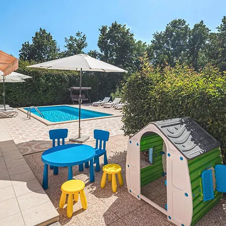 Stunning In With Kitchen Poreč