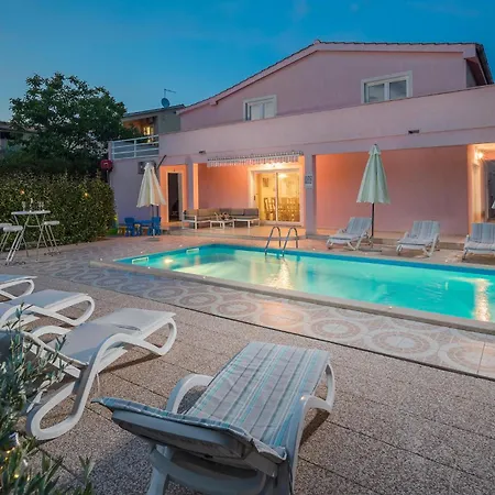 Stunning In With Kitchen Сasa de vacaciones Poreč