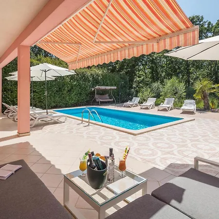 Stunning In With Kitchen Holiday home *