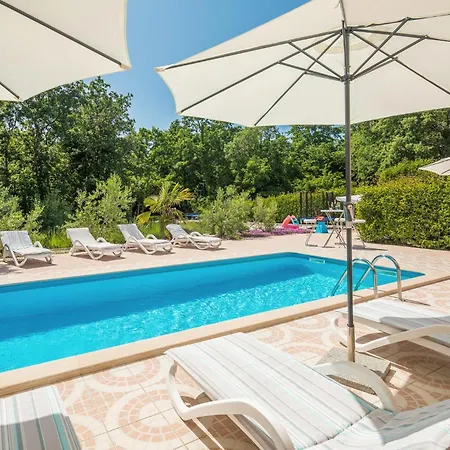 Сasa de vacaciones Stunning In With Kitchen Poreč