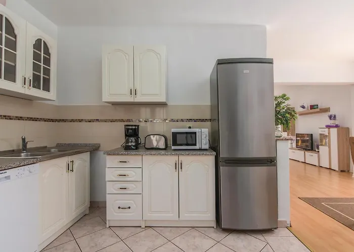 Stunning In With Kitchen