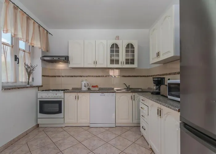 Nyaraló Stunning In With Kitchen Poreč