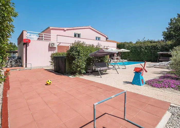 Dom wakacyjny Stunning In With Kitchen