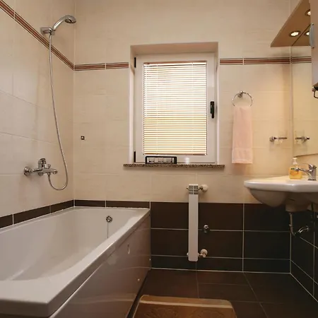 Stunning In With Kitchen بيت للعطل بوريتش