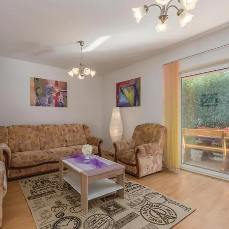 Stunning In With Kitchen بيت للعطل *